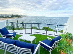 Epic Ocean Front Moffat Beach Views with Rooftop Terrace - Walk to Cafe's & Restaurants, Caloundra
